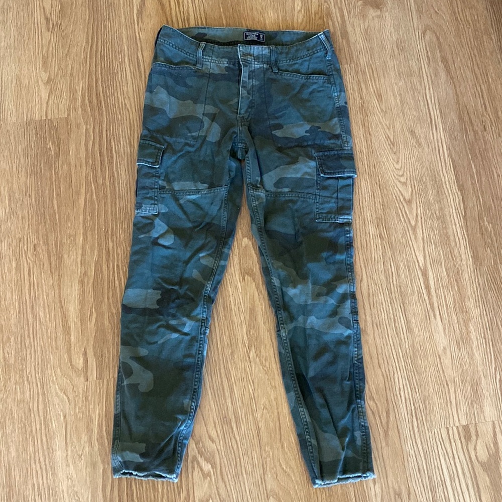 Abercrombie Army print low rise boyfriend pants size 25/0